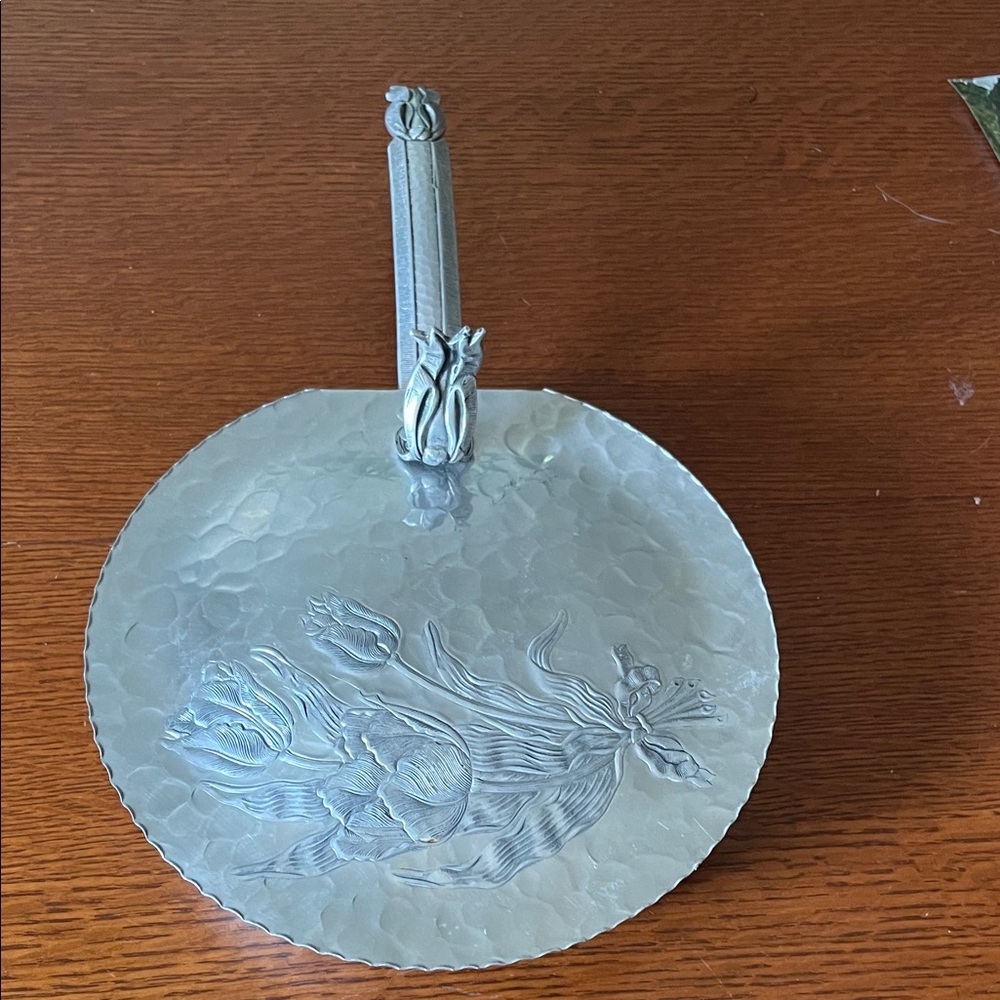 Rodney Kent Silent Butler crumb catcher number 439 tulip motif